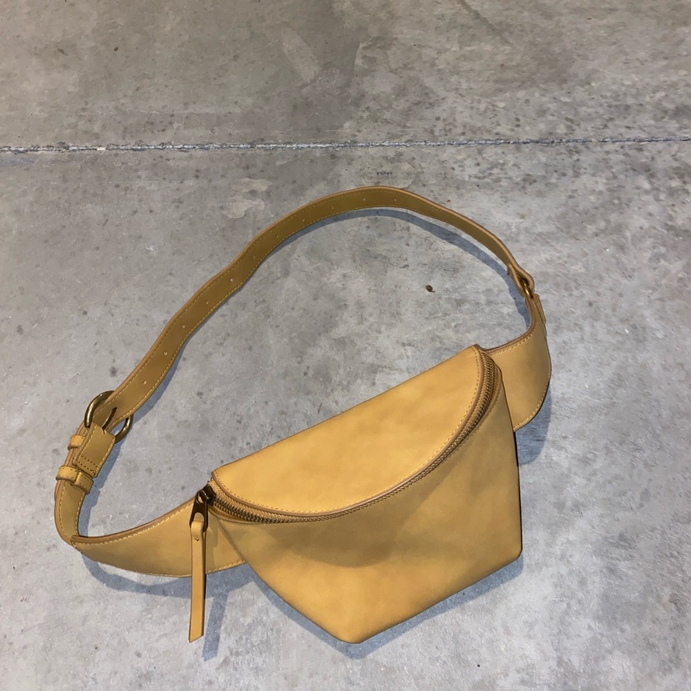 Universal Thread Tan Crossbody Bag Smooth Leather